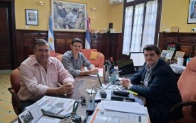 El Ministro Adolfo Safrán mantuvo un encuentro con el Intendente la localidad de Azara, Rodolfo Kuinaschuk, y el Secretario de Gobierno Municipal, Walter Alvez