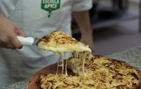 9 de Febrero: APYCE celebra el Día Internacional de la Pizza con una degustación masiva solidaria frente al Obelisco