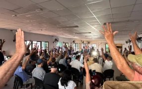 Misiones: Tensión y decisión en la asamblea yerbatera realizada en la localidad de Campo Viera, por unanimidad se definió el cese de cosecha