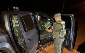 El vehículo poseía pedido de secuestro: Gendarmería Nacional secuestró más de 25 mil paquetes de cigarrillos