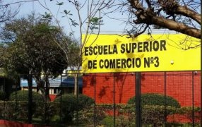 No fue el mejor inicio: Habrían sustraído el celular de donde se envían las notificaciones y comunicados al grupo WhatsApp de la Escuela de Comercio N° 3 de Apóstoles