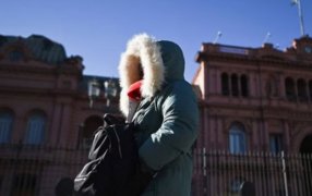 Aire polar y lluvias en el Área Metropolitana de Buenos Aires, cuánto más bajarán las temperaturas y hasta cuándo durará el frío