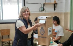 Apóstoles: La Intendente María Eugenia Safrán emitió su voto en el Instituto Superior Cristo Rey