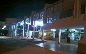 Apóstoles: Con las dársenas vacías y boleterías cerradas, este martes a primera hora se encontraba la terminal de ómnibus