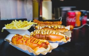Verano 2023: Cuánto cuesta comer un pancho en la playa en Mar del Plata