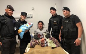 Misiones: Policías parteros asistieron a una mujer que dio a luz a un niño en San Pedro