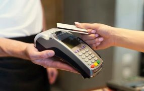 Publicado en el Boletín Oficial: AFIP modificó los controles para las compras con tarjeta de débito