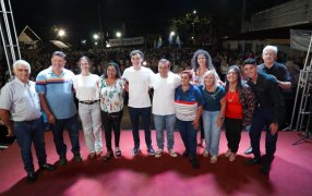 Apóstoles: Con una multitudinaria participación de vecinos y vecinas, María Eugenia Safrán hizo la presentación y lanzamiento de su Candidatura, también presentó la Lista de sus Candidatos a Concejales