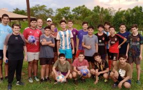 El Ministro Adolfo Safrán visitó la Escuela de Fútbol que dirige Marcos Ramírez