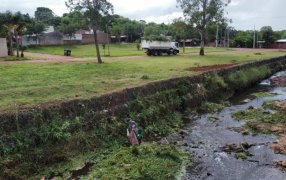 Posadas: Operativo integral en el Arroyo La Chancha y sus alrededores, con trabajos de mantenimiento urbano y prevención de anegamientos