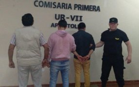 Apóstoles: Se hallaban riñendo en la vía pública, fueron detenidos y se secuestro de un cuchillo tipo puñal
