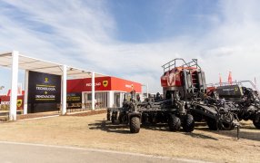 INDECAR presentó en ExpoAgro la sembradora más grande del mercado, la Torflex 2 posee una tolva de casi 17.000 litros para semillas y fertilizantes y un ancho de labor de hasta 18 metros