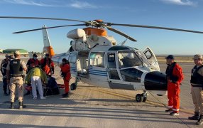 Emergencia en alta mar: Prefectura Naval Argentina evacuó al tripulante de un pesquero