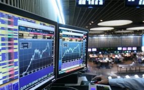 Bonos en dólares vuelven a caer y riesgo país salta a casi 2.500 puntos tras oficialización del canje