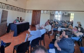 Concepción de la Sierra: Productores y dirigentes agrarios de la zona sur de Misiones mantuvieron una reunión con el Intendente, donde se abordó la preocupación por el precio del kilo de hoja de la yerba mate