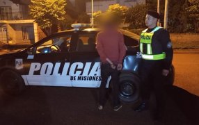 Apóstoles: Causaba disturbios frente a un local de venta de comidas en zona céntrica y fue detenido