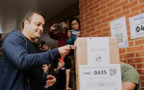 El Gobernador Oscar Herrera Ahuad emitió su voto y destacó la madurez de la sociedad misionera