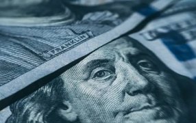 Dólar blue imparable: Aceleró suba, la brecha llegó al 140% y cerró a 843 pesos