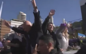 Campaña violenta en Lomas de Zamora: Atacaron a la caravana del Presidente Javier Milei y la seguridad debió evacuarlo, los Libertarios denunciaron que el ataque provino de militantes peronistas