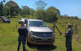 Misiones: Operativo cerrojo policial, recuperaron una camioneta 4x4 robada horas antes en San Vicente