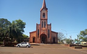 Apóstoles: En la Iglesia San Pedro y San Pablo, ultiman los últimos detalles para recibir el día sábado al Nuncio Apostólico, Monseñor Miroslaw Adamczyk