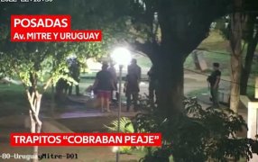 Posadas: Detuvieron a "trapitos" cobrando peaje en plena avenida