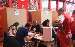 Independiente tiene nuevo presidente: Fabián Doman ganó una elección récord, el conductor televisivo reemplazará a Hugo Moyano