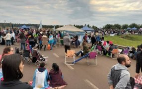 Misiones: Docentes intensifican el reclamo y cortan la Ruta Nacional N° 12 en el puente sobre el Arroyo Garupá, además inician este día martes un nuevo paro, que en algún caso sería de hasta 72 horas