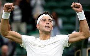 Tenis: Tomás Etcheverry ganó en el Masters 1000 de París y ahora deberá enfrentar a Novak Djokovic y a su vez, Francisco Cerúndolo eliminó a Gael Monfils