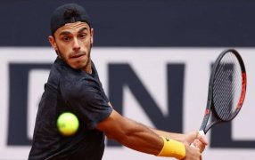 Tenis: El argentino Francisco Cerúndolo venció al italiano Jannik Sinner y avanzó a los cuartos de final del Masters 1000 de Roma