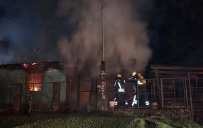 Policías de Misiones arrestaron a un individuo que incendio su casa con la familia adentro