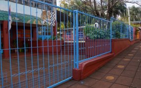 Con el esfuerzo compartido, embellecen establecimiento educativo en la Barrio Estación Apóstoles