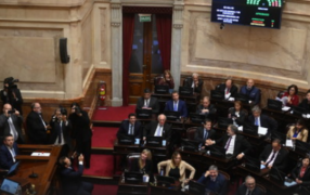 Senado: Por enorme mayoría le bocharon cinco Decretos al Presidente Javier Milei y sancionaron la Ley de Fondos para las Universidades y Garrahan