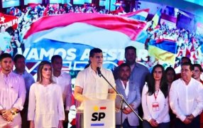 Paraguay: Santiago Peña vence a Efraín Alegre y es el nuevo Presidente, con el 95% de escrutinio y la diferencia era de más de 440.000 votos