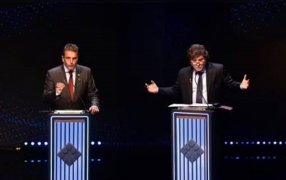 Massa y Milei se enfrentan mano a mano en un clima de máxima tensión y paridad para tratar de influir sobre los indecisos