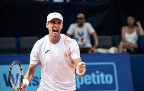 Tenis: Los argentinos Pedro Cachín y Facundo Bagnis avanzan a los octavos de final en el ATP suizo de Gstaad