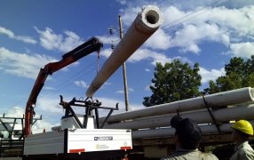 Apóstoles: Llegaron los primeros doce postes de cemento de reemplazo para el tendido de línea 13'2 doble terna Ucrania – Alem del servicio eléctrico
