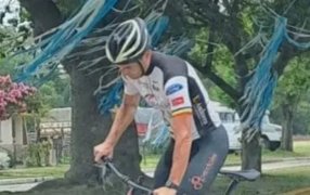 Lionel Scaloni revolucionó Pujato arriba de su bicicleta