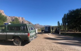 Gendarmería Nacional rescató a cinco motociclistas que cayeron a un precipicio en Mendoza