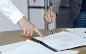 Se firmó la revisión de la paritaria mercantil