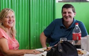 En Apóstoles, el Ministro Adolfo Safrán junto a la Intendente local María Eugenia Safrán compartieron el almuerzo conmemorativo por el Día del Empleado de la Alimentación