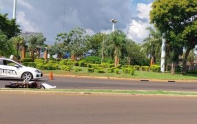 Motociclista falleció de 34 años tras una colisión con un ómnibus en la rotonda de Posadas