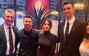 "Qué emoción": la foto de Mauricio Macri con Lionel Messi en los premios The Best
