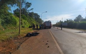 Misiones: Un motociclista de 31 años falleció tras colisionar contra una camioneta en Oberá