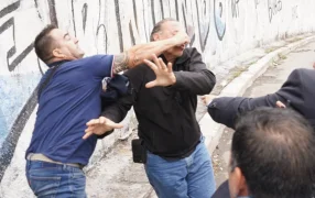 Sergio Berni se metió en un corte de colectiveros en General Paz y terminó agredido a golpes y pedradas