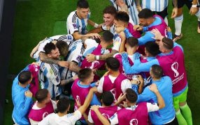 Con goles de Messi y Enzo Fernández, Argentina venció 2-0 a México y dio un paso importante a la clasificación a octavos en el Mundial Qatar 2022