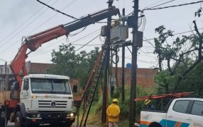 Cuadrillas de Energía de Misiones desplegadas por el paso del frente de tormentas