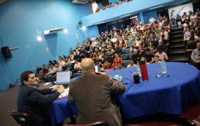 Charla sobre dolarización y sus efectos reales en la economía, en la cual participó el Ministro Adolfo Safrán