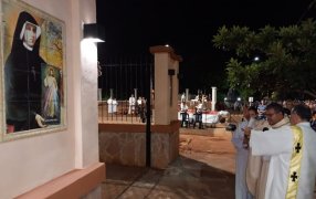 Apóstoles: Fueron bendecidas las Mayólicas de Jesús Misericordioso y Santa María Faustina Kowalska, ubicadas en el portón de acceso al predio de la Parroquia San Pedro y San Pablo