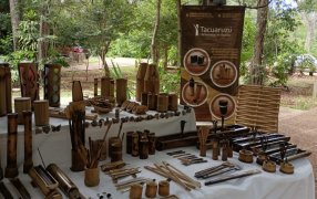 Feria permanente de artesanías en el Parque Temático de la Cruz en el Municipio misionero de Santa Ana